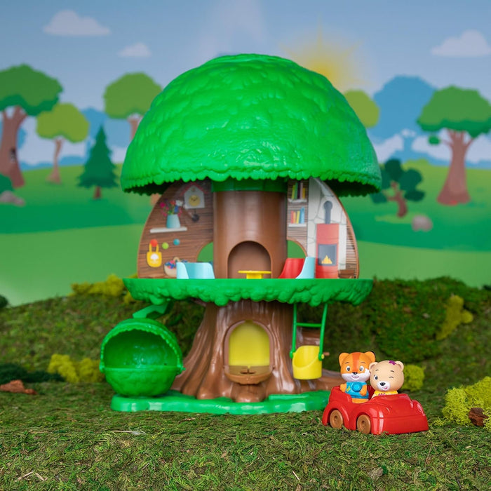 BANDAI V700200 Timber Tots by Klorofil-Magic Tree House with 2 Figures-Eliot from The Fox Ruby from The Bear Family-Early Learning pre-School playset & Activity Toy-Retro Toys-V700200